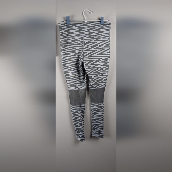 Nike Women's All Over Print AOP Striped Leggings Small Gray - Picture 4 of 9